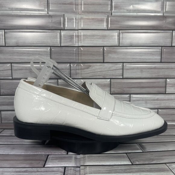 Stuart Weitzman Shoes - Stuart Weitzman Women's White Leather Palmer Sleek Croc-Embossed Loafer Size 10